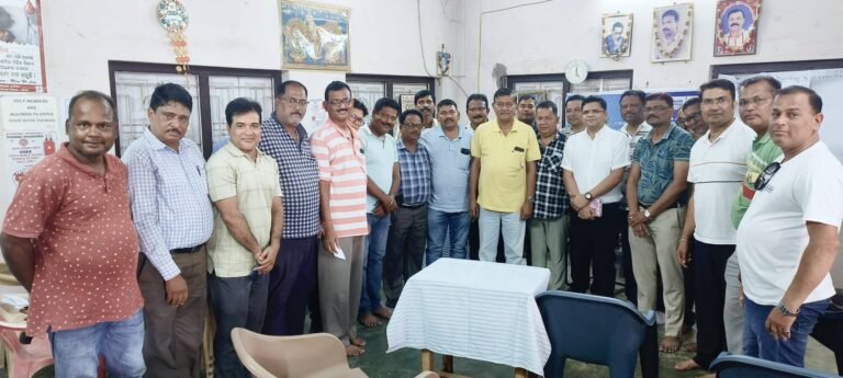 Sales professionals attending pain management session at Telenga Bazar, Cuttack