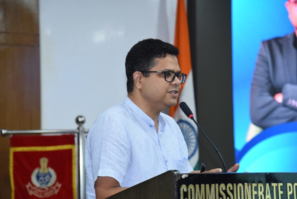 Dr. Shovan Kumar Rath addressing Commissionerate Police personnel during a chronic pain awareness session at Bhubaneswar-Cuttack premises.